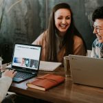 כיצד-שיווק-על-ידי-משפיענים-משפיע-על-העסק-שלכם